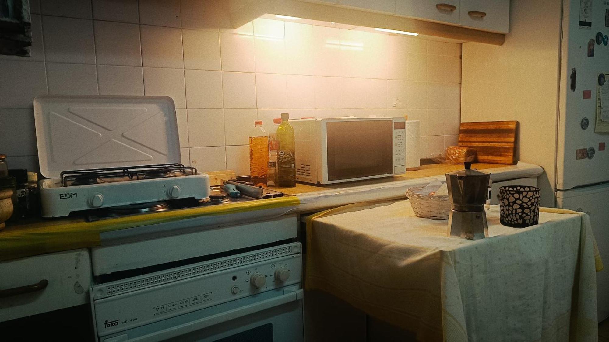 De 3 Camas Con 2 Ventanas Al Exterior Y Tv En Casa Compartida Apartamento Madrid